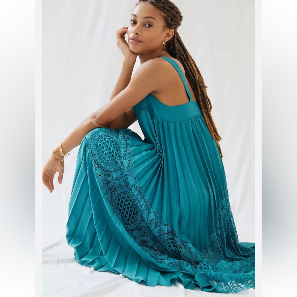 Anthropologie x geisha designs Pleated Lace Maxi Dress Size small Green